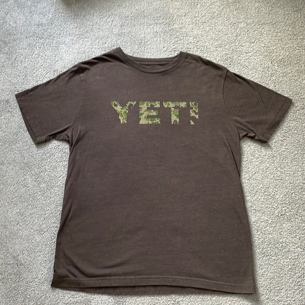 Yeti mens M short sleeve T shirt.